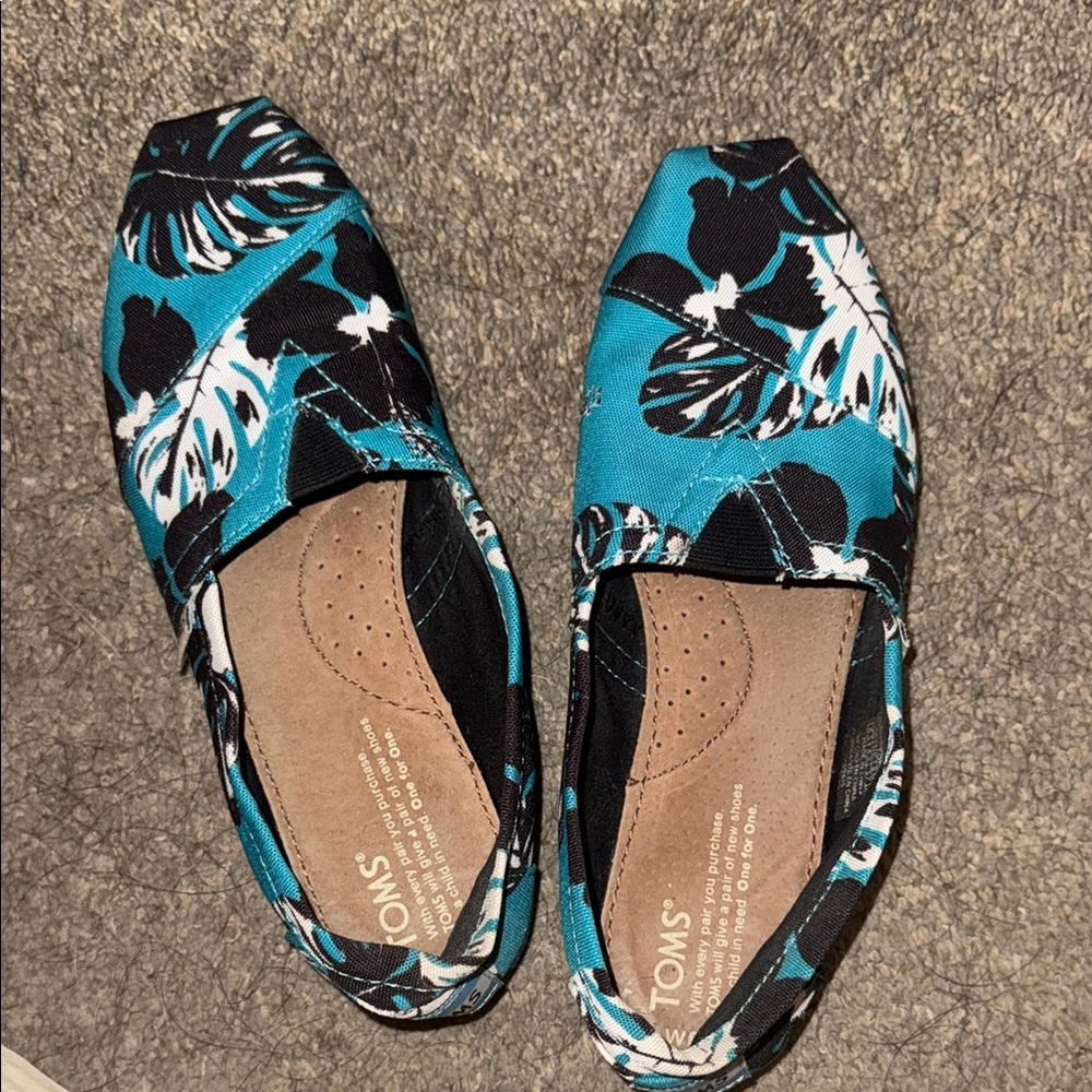 TOMS Slip ons